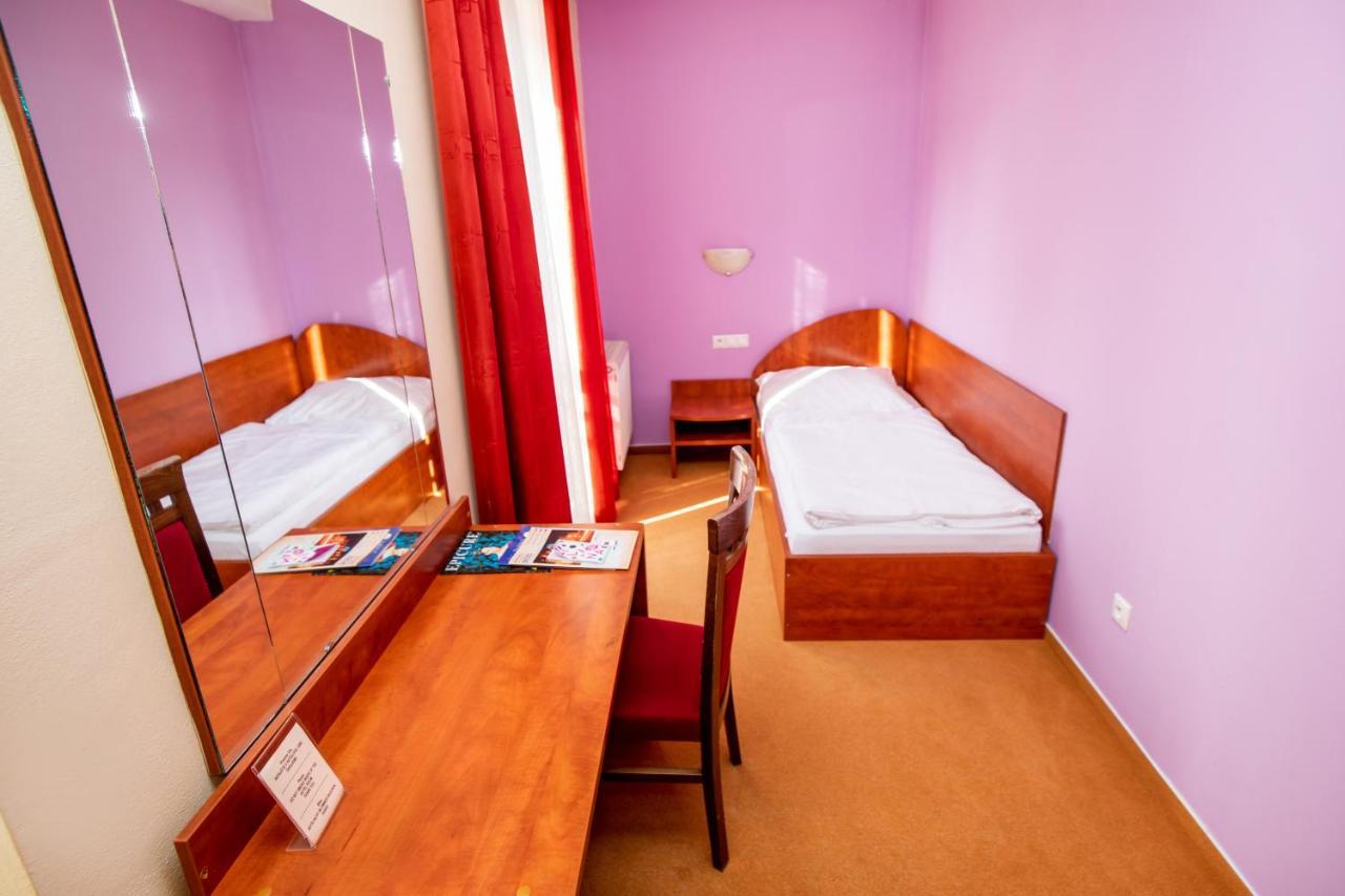 Hotel Boss Жиліна Екстер'єр фото
