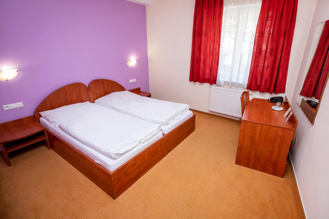 Hotel Boss Жиліна Екстер'єр фото