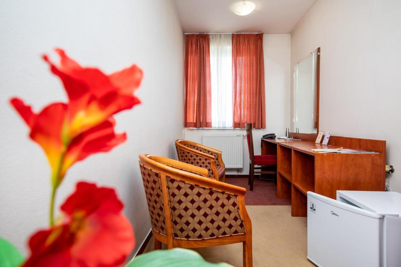 Hotel Boss Жиліна Екстер'єр фото