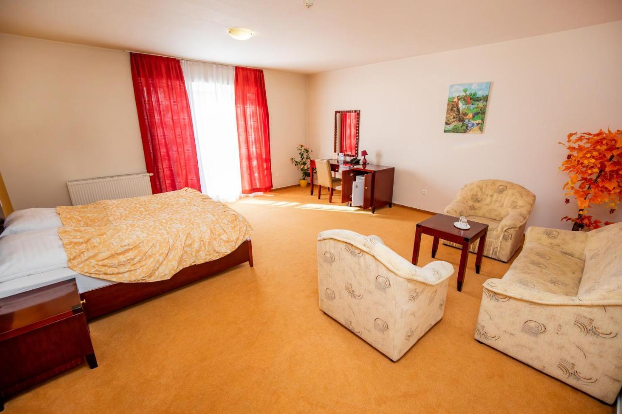 Hotel Boss Жиліна Екстер'єр фото