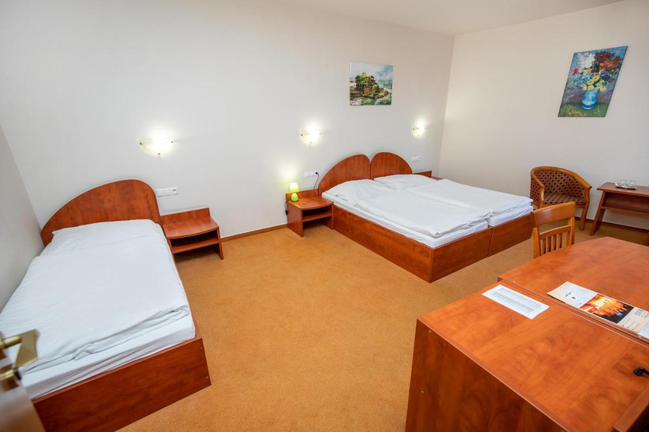 Hotel Boss Жиліна Екстер'єр фото